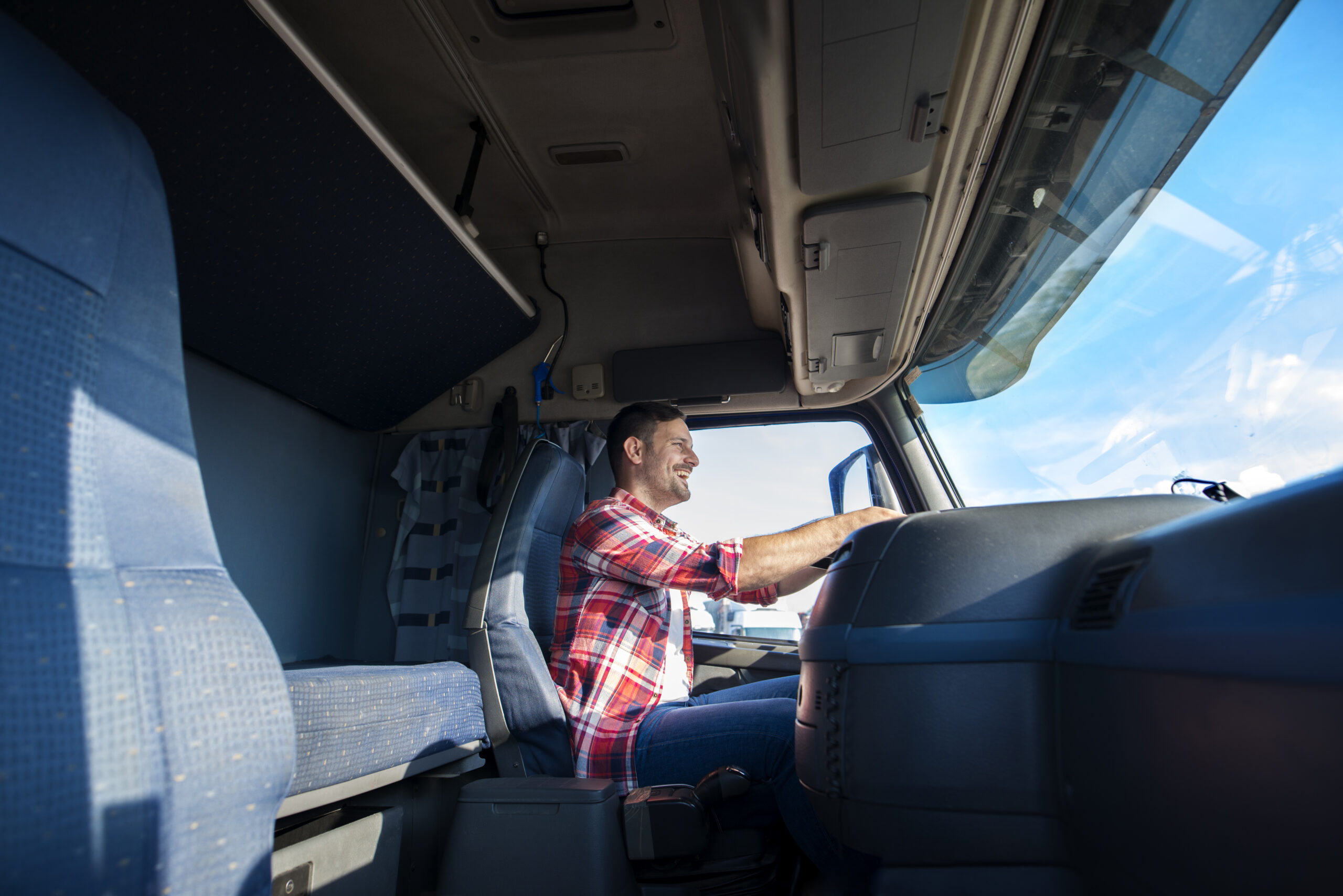 Conoce a los expertos en seguridad y logística para el transporte de carga Logitrack. Conoce a los expertos en seguridad y logística para el transporte de carga